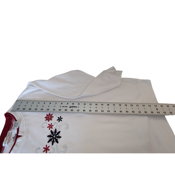 Basting & Smith White Pullover Sweatshirt M Snowflake Embroidery - Picture 4 of 9